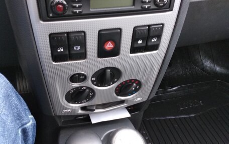 Renault Logan I, 2008 год, 340 000 рублей, 2 фотография