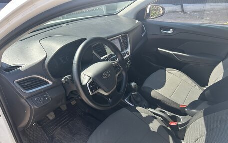 Hyundai Solaris II рестайлинг, 2018 год, 1 150 000 рублей, 5 фотография