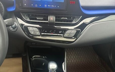 Toyota C-HR I рестайлинг, 2022 год, 1 743 001 рублей, 3 фотография