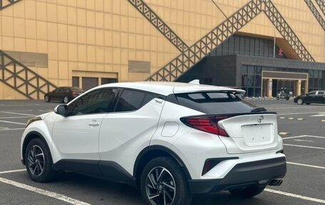 Toyota C-HR I рестайлинг, 2022 год, 1 743 001 рублей, 10 фотография