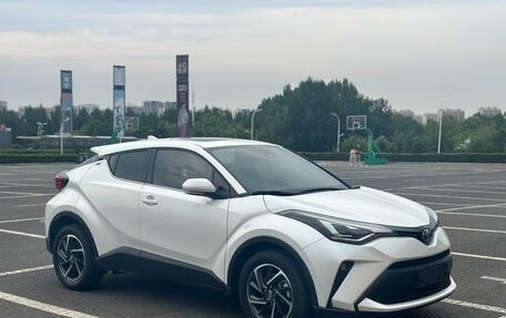 Toyota C-HR I рестайлинг, 2022 год, 1 743 001 рублей, 13 фотография
