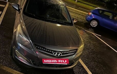 Hyundai Solaris II рестайлинг, 2015 год, 430 000 рублей, 2 фотография