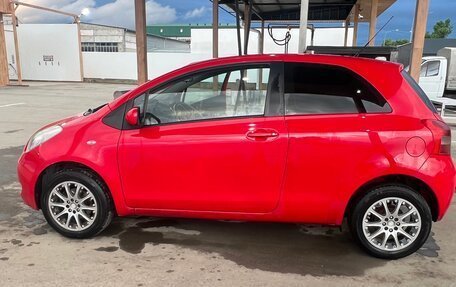 Toyota Yaris III рестайлинг, 2008 год, 700 000 рублей, 3 фотография