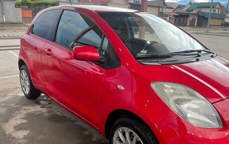 Toyota Yaris III рестайлинг, 2008 год, 700 000 рублей, 2 фотография