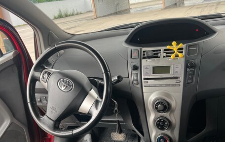 Toyota Yaris III рестайлинг, 2008 год, 700 000 рублей, 8 фотография