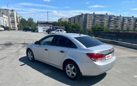 Chevrolet Cruze II, 2011 год, 735 000 рублей, 3 фотография