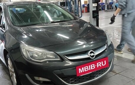 Opel Astra J, 2013 год, 720 000 рублей, 2 фотография