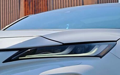 Toyota Venza, 2022 год, 4 180 000 рублей, 8 фотография