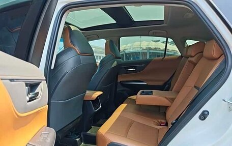 Toyota Venza, 2022 год, 4 180 000 рублей, 23 фотография