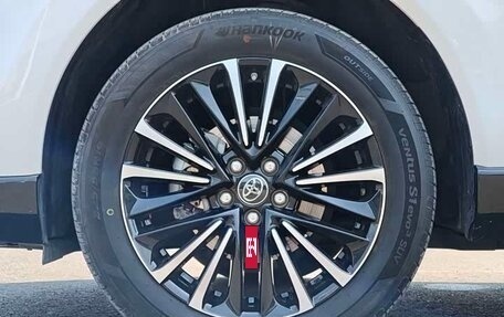 Toyota Venza, 2022 год, 4 180 000 рублей, 24 фотография