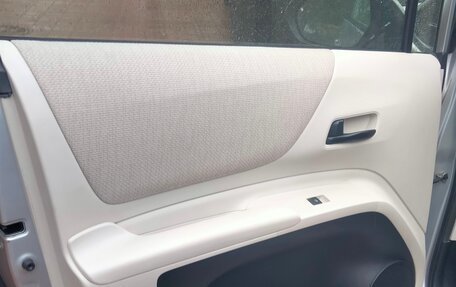 Toyota Sienta II, 2018 год, 1 150 000 рублей, 8 фотография