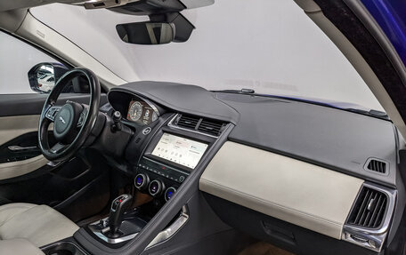 Jaguar E-Pace, 2018 год, 2 800 000 рублей, 13 фотография