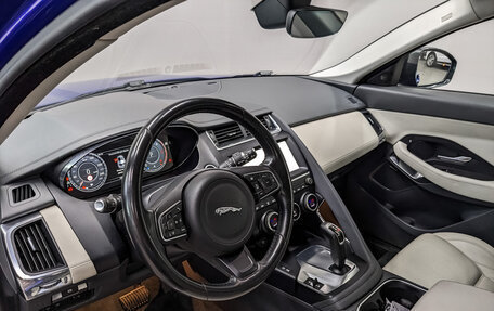 Jaguar E-Pace, 2018 год, 2 800 000 рублей, 15 фотография