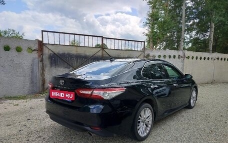 Toyota Camry, 2020 год, 2 420 000 рублей, 3 фотография