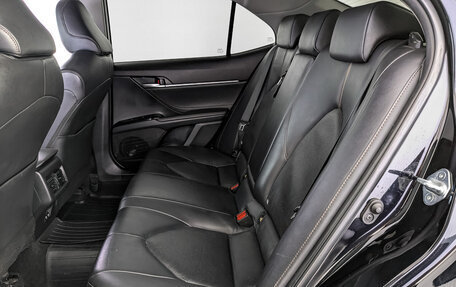 Toyota Camry, 2019 год, 2 700 000 рублей, 18 фотография