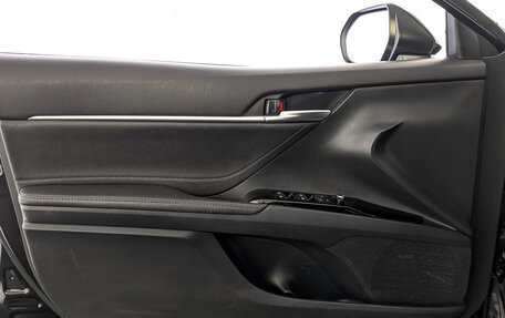 Toyota Camry, 2019 год, 2 700 000 рублей, 19 фотография
