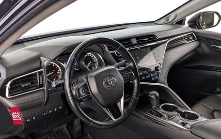 Toyota Camry, 2019 год, 2 700 000 рублей, 15 фотография