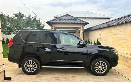 Toyota Land Cruiser Prado 150 рестайлинг 2, 2020 год, 7 000 000 рублей, 6 фотография