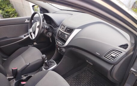 Hyundai Solaris II рестайлинг, 2011 год, 850 000 рублей, 10 фотография