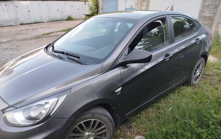 Hyundai Solaris II рестайлинг, 2011 год, 850 000 рублей, 17 фотография