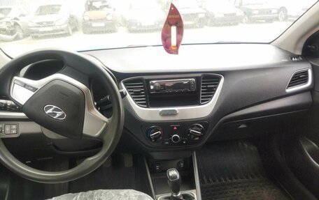 Hyundai Solaris II рестайлинг, 2018 год, 690 000 рублей, 3 фотография