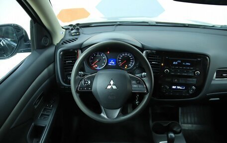 Mitsubishi Outlander III рестайлинг 3, 2014 год, 1 390 000 рублей, 13 фотография
