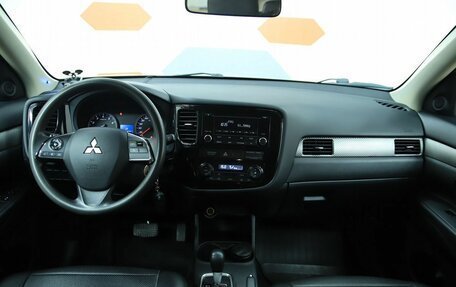 Mitsubishi Outlander III рестайлинг 3, 2014 год, 1 390 000 рублей, 12 фотография