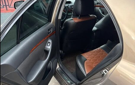 Toyota Avensis III рестайлинг, 2005 год, 950 000 рублей, 12 фотография
