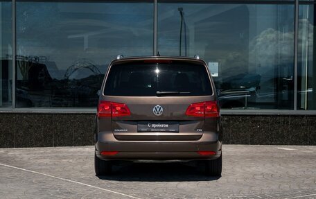 Volkswagen Touran III, 2010 год, 949 000 рублей, 6 фотография