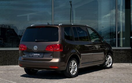 Volkswagen Touran III, 2010 год, 949 000 рублей, 2 фотография