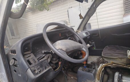 Toyota HiAce H100, 1993 год, 430 000 рублей, 4 фотография