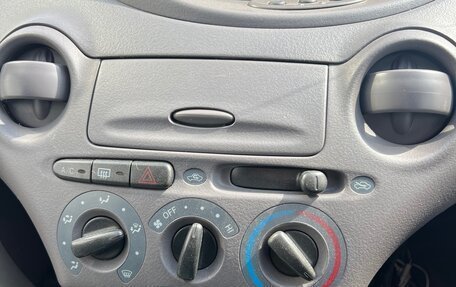 Toyota Platz, 2000 год, 420 000 рублей, 5 фотография