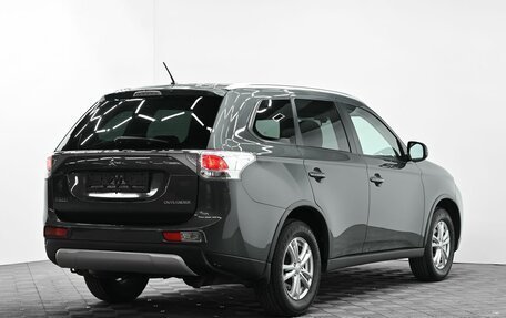 Mitsubishi Outlander III рестайлинг 3, 2014 год, 1 525 000 рублей, 4 фотография