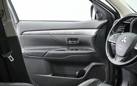 Mitsubishi Outlander III рестайлинг 3, 2014 год, 1 525 000 рублей, 7 фотография