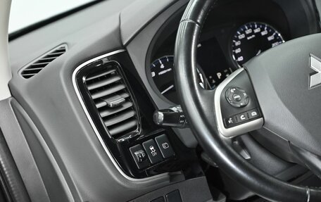 Mitsubishi Outlander III рестайлинг 3, 2014 год, 1 525 000 рублей, 9 фотография
