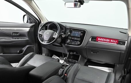 Mitsubishi Outlander III рестайлинг 3, 2014 год, 1 525 000 рублей, 13 фотография