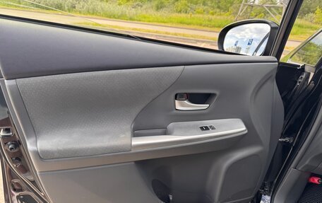 Toyota Prius Alpha I (ZVW40/41), 2014 год, 1 240 000 рублей, 13 фотография