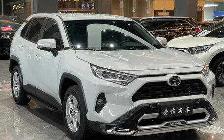 Toyota RAV4, 2022 год, 2 100 000 рублей, 4 фотография
