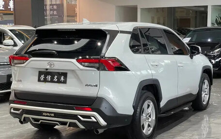 Toyota RAV4, 2022 год, 2 100 000 рублей, 6 фотография