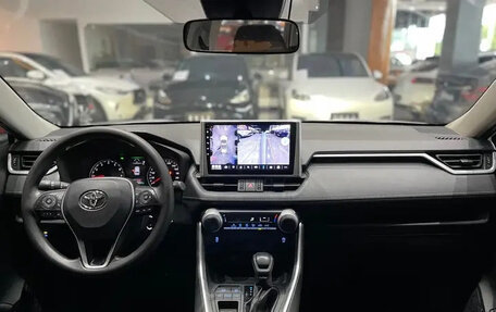 Toyota RAV4, 2022 год, 2 100 000 рублей, 9 фотография