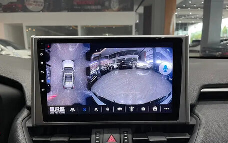 Toyota RAV4, 2022 год, 2 100 000 рублей, 10 фотография
