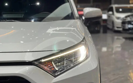 Toyota RAV4, 2022 год, 2 100 000 рублей, 5 фотография