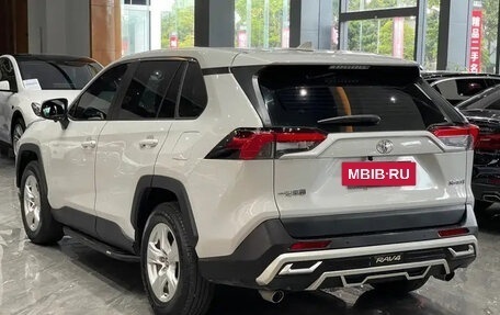 Toyota RAV4, 2022 год, 2 100 000 рублей, 7 фотография