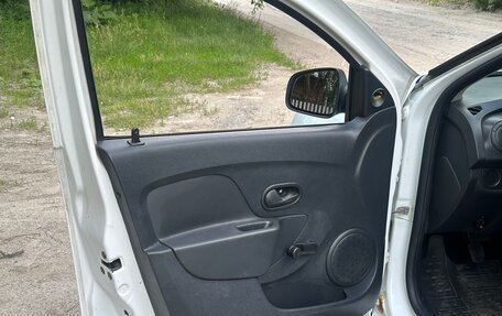 Renault Logan II, 2017 год, 500 000 рублей, 7 фотография
