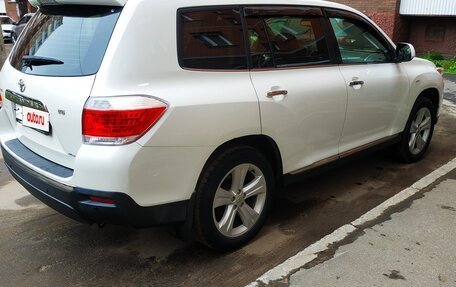 Toyota Highlander III, 2013 год, 2 500 000 рублей, 2 фотография