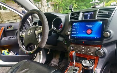 Toyota Highlander III, 2013 год, 2 500 000 рублей, 4 фотография