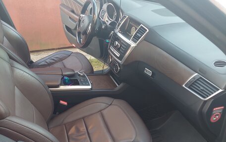 Mercedes-Benz GL-Класс, 2015 год, 2 500 000 рублей, 13 фотография