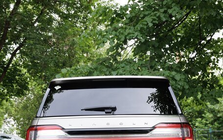 Lincoln Navigator, 2019 год, 5 000 000 рублей, 4 фотография