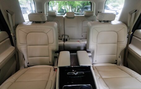 Lincoln Navigator, 2019 год, 5 000 000 рублей, 10 фотография