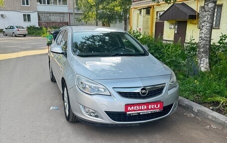 Opel Astra J, 2011 год, 830 000 рублей, 1 фотография